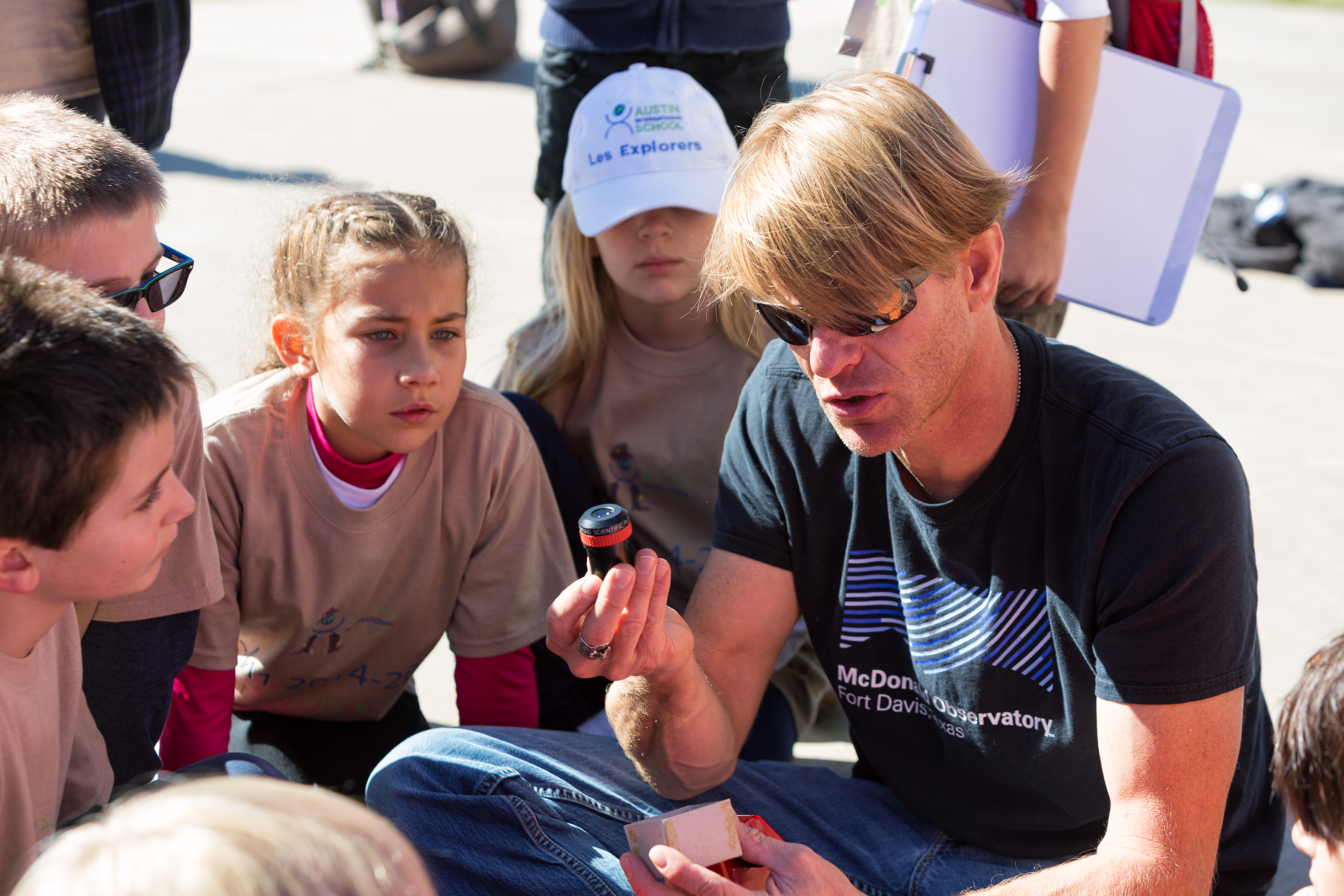 students prepare to observe the sun at McDonald Observatory 